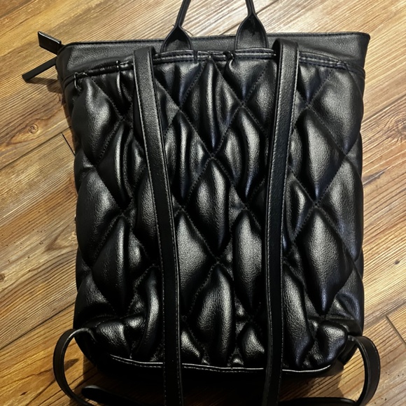 Steve Madden Quilted Black Backpack Purse Pockets Chain Zipper - Picture 3 of 6